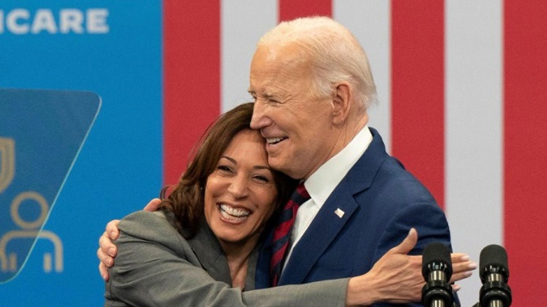 Ο Μπάιντεν δηλώνει «υπερήφανος» για την Κάμαλα Χάρις