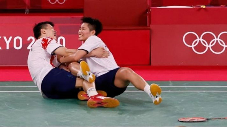 Παρίσι 2024: Οι Ζενγκ και Χουάνγκ κατέκτησαν το χρυσό μετάλλιο στο μεικτό διπλό του μπάντμιντον