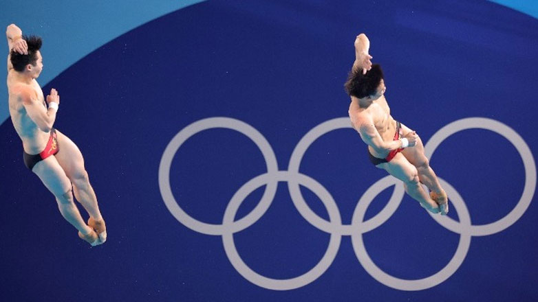 Παρίσι 2024: Οι Κινέζοι Γουάνγκ και Λονγκ το χρυσό στις συγχρονισμένες 3μ. ανδρών