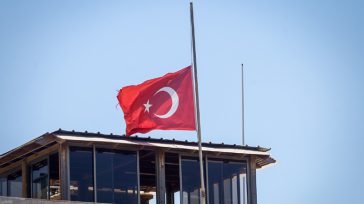 Απάντηση της Άγκυρας στο ΥΠΕΞ του Ισραήλ – Νέο διπλωματικό επεισόδιο για τη μεσίστια σημαία στην τουρκική πρεσβεία