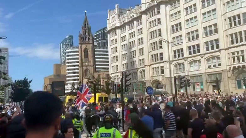 Συνεχίζονται οι ταραχές στην Αγγλία – Δείτε βίντεο