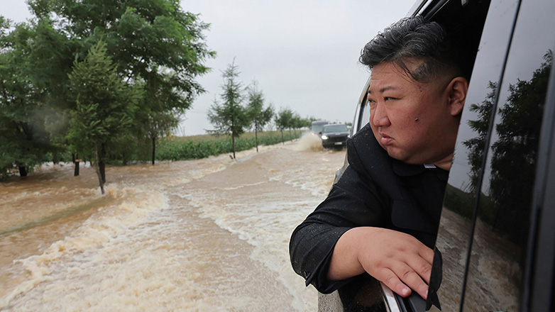 Πλημμύρες στη Β. Κορέα: Ο Κιμ Γιονγκ Ουν κατηγορεί τη Νότια Κορέα για παραπληροφόρηση