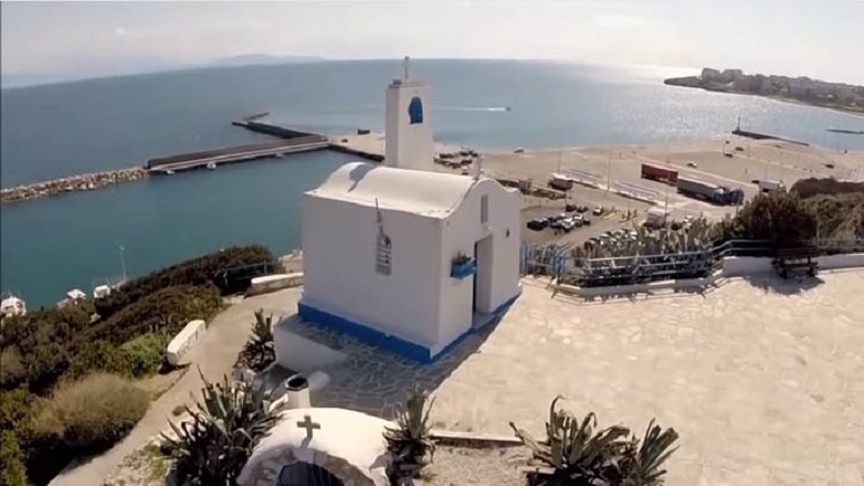 Φωτιά στη Ραφήνα από ρίψη βεγγαλικών