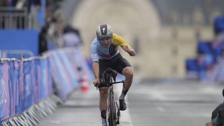 Παρίσι 2024: Ανεπανάληπτο «νταμπλ» για τον Εβένεπουλ στην ποδηλασία δρόμου