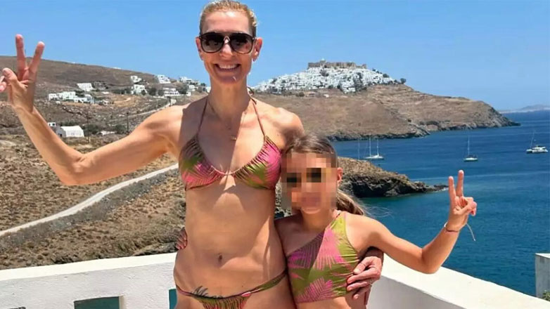 Ζέτα Δούκα: Φωτογραφίες από τις διακοπές με την κόρη της, Θάλεια στην Αστυπάλαια