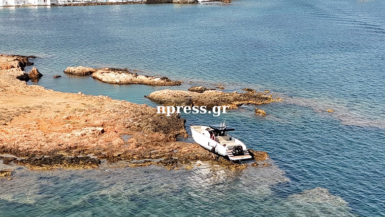 Σκάφος προσέκρουσε σε βράχια στην Πάρο