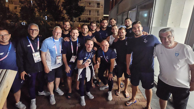 Η αποθέωση του Λευτέρη Πετρούνια στο Ολυμπιακό Χωριό