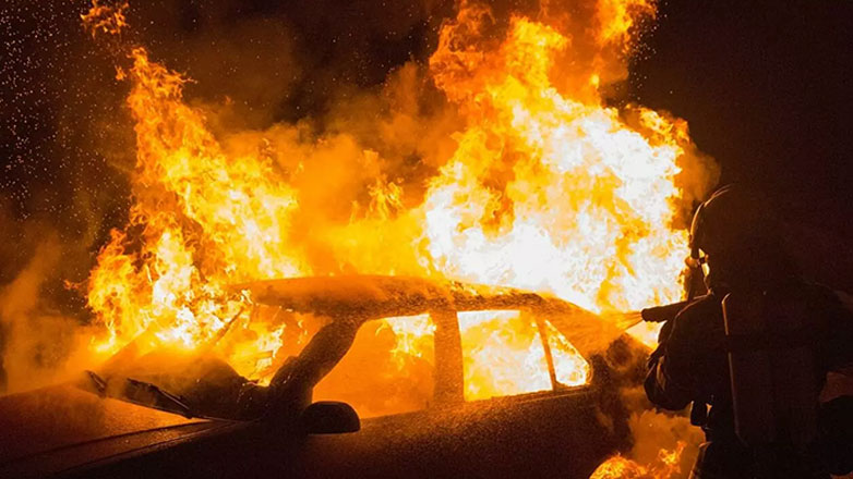 Έκαψαν το αυτοκίνητο και τη μηχανή αστυνομικού που υπηρετεί σε νευραλγική υπηρεσία