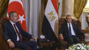 Συνάντηση Φιντάν με τον ΥΠΕΞ της Αιγύπτου στο Κάιρο