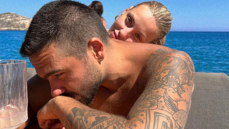 Γαρυφαλλιά Καληφώνη: Μας δείχνει το δώρο που της έκανε ο πατέρας του Χρήστου Μάστορα από την Κίνα