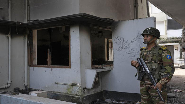 Μπανγκλαντές: Οι ΗΠΑ απομακρύνουν το μη αναγκαίο διπλωματικό προσωπικό τους Μπανγκλαντές: Οι ΗΠΑ απομακρύνουν το μη αναγκαίο διπλωματικό προσωπικό τους