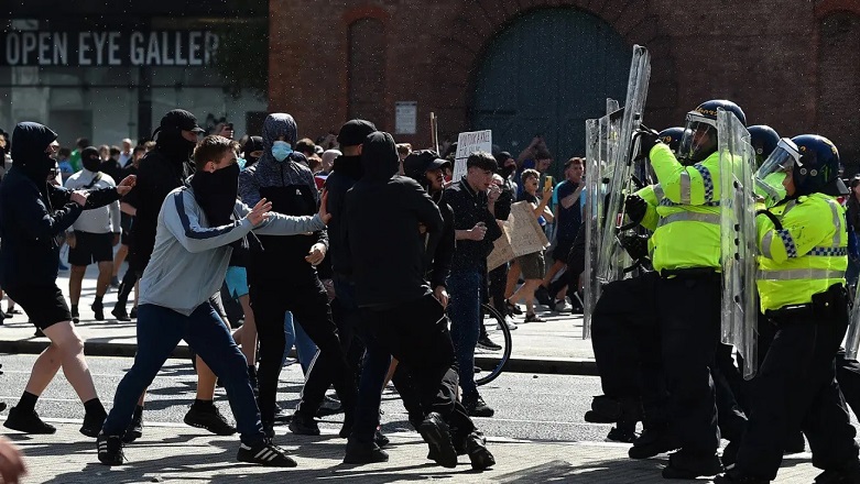 Βρετανία: Ο Στάρμερ ζητά εγρήγορση κατά της ακροδεξιάς βίας