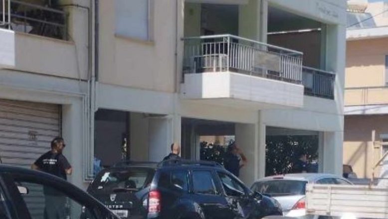 Σοκ στο Βόλο: Άνδρας έπεσε από τον 4ο όροφο πολυκατοικίας Σοκ στο Βόλο: Άνδρας έπεσε από τον 4ο όροφο πολυκατοικίας