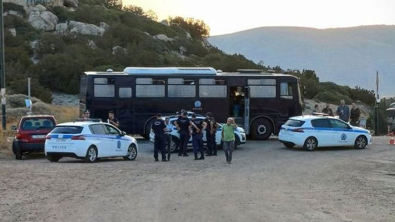 Λαγονήσι: Οι διαμαρτυρόμενοι κάτοικοι βρήκαν μπροστά τους τα ΜΑΤ