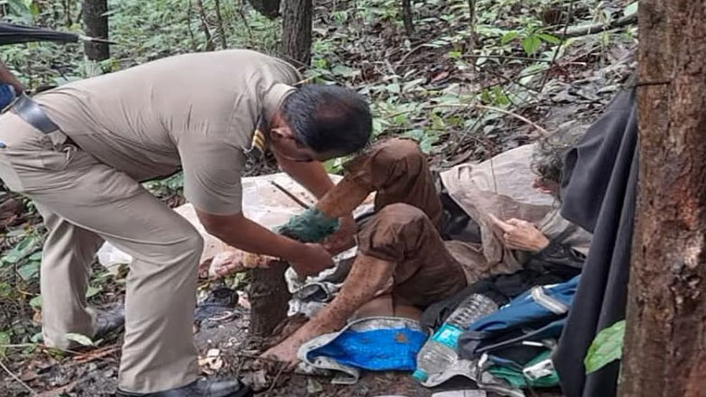 Λύθηκε το μυστήριο της γυναίκας που εντοπίστηκε αλυσοδεμένη σε ζούγκλα στην Ινδία