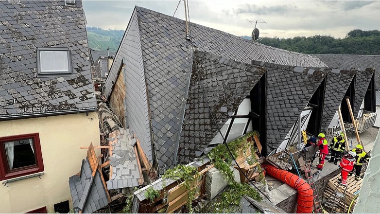 Παιδί απεγκλωβίστηκε σώο από συντρίμμια ξενοδοχείου