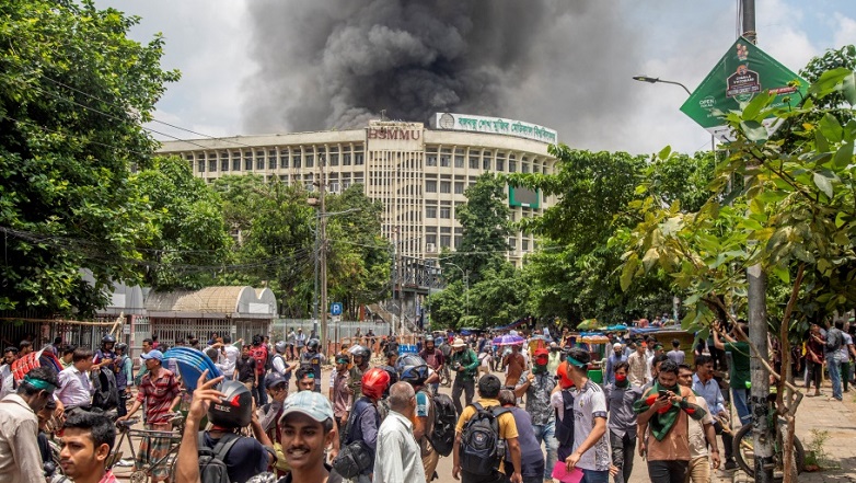 Μπανγκλαντές: Οι διαδηλωτές αναμένουν τη νέα κυβέρνηση υπό τον Γιουνούς