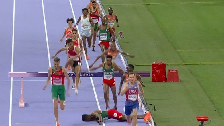 Παρίσι 2024 (3.000μ. στιπλ με εμπόδια): Σοκαριστικός τραυματισμός για τον Λαμέκα Γκίρμα, αποχώρησε από το γήπεδο με φορείο