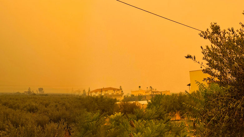 Πύρινη κόλαση στο Ρέθυμνο – Θα είναι δύσκολη η νύχτα