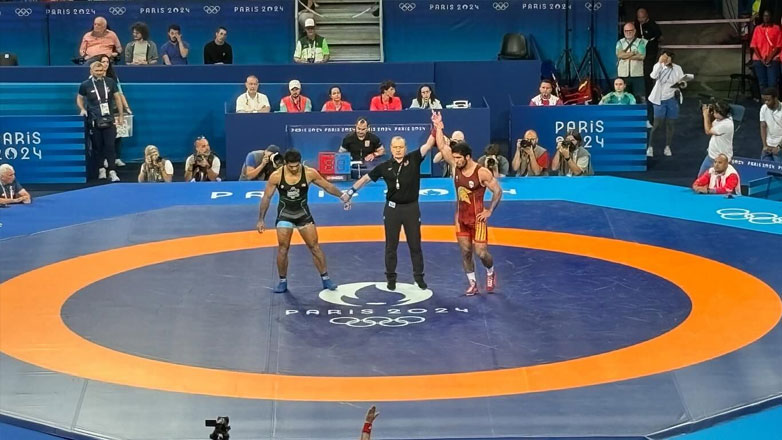 Παρίσι 2024: Στον προημιτελικό της πάλης με τεχνική υπεροχή ο Κουρουγκλίεβ