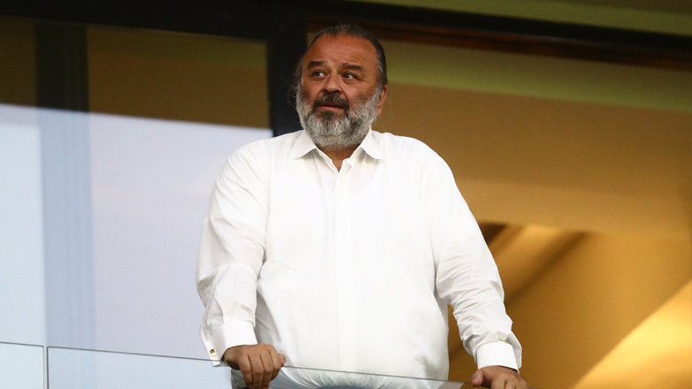 Ηλιόπουλος σε Πινέδα: «Δεν πας πουθενά, δεν θα μου επιβάλλει κανείς πότε και πόσο θα σε πουλήσω»