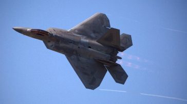 Μαχητικά αεροσκάφη F-22 Raptor ενισχύουν την αμερικανική δύναμη στη Μέση Ανατολή