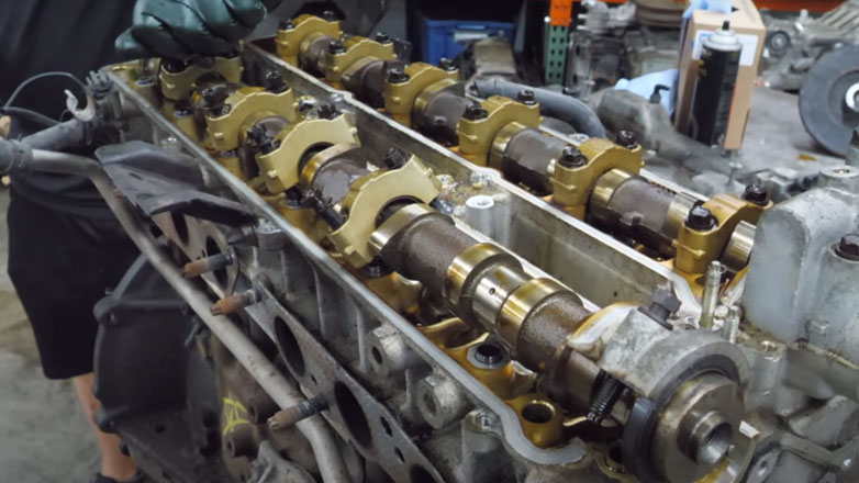 Έλυσαν το διάσημο μοτέρ 2JZ της Toyota μετά από 240.000χλμ. και ήταν σαν… καινούργιο (Βίντεο)