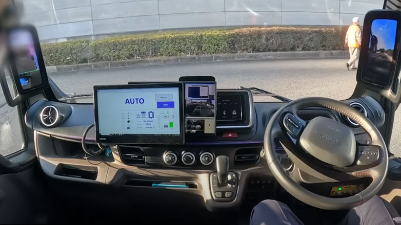 Δείτε το πρώτο αυτόνομο ηλεκτρικό απορριμματοφόρο εν δράσει (Βίντεο)