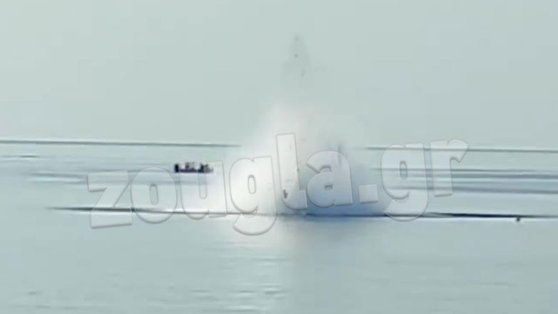 Ελεγχόμενη έκρηξη στην παραλία Σχινιά – Δείτε το βίντεο που εξασφάλισε η «Ζούγκλα»