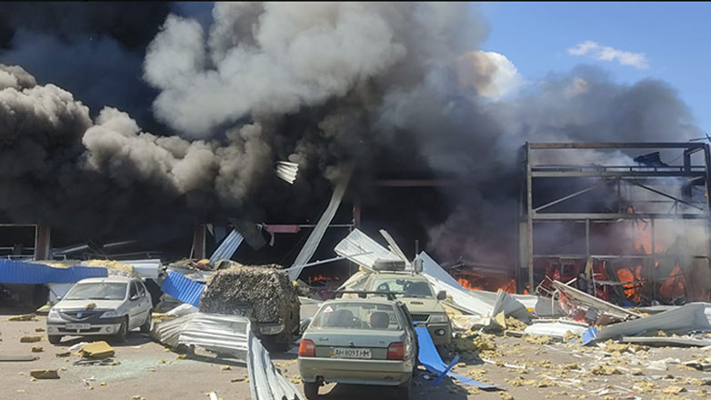 Δέκα νεκροί και 35 τραυματίες από ρωσικό πλήγμα σε σούπερ μάρκετ στην Κοστιαντίνιφκα