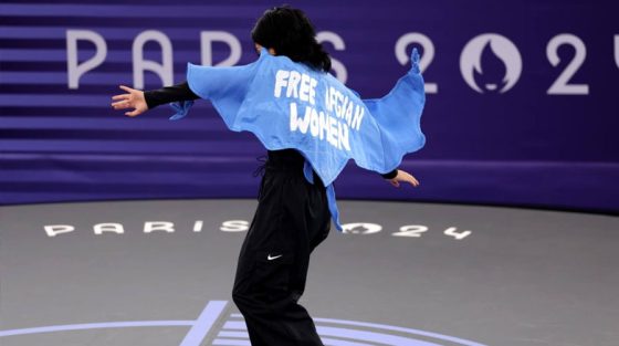 Παρίσι 2024: Αφγανή αθλήτρια του breaking αποκλείστηκε επειδή εμφανίσθηκε με πολιτικό μήνυμα