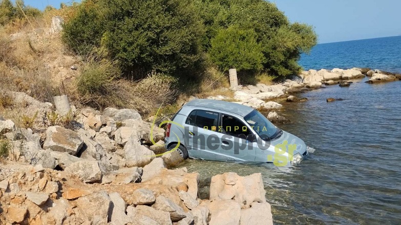 Αυτοκίνητο κατέληξε στη θάλασσα