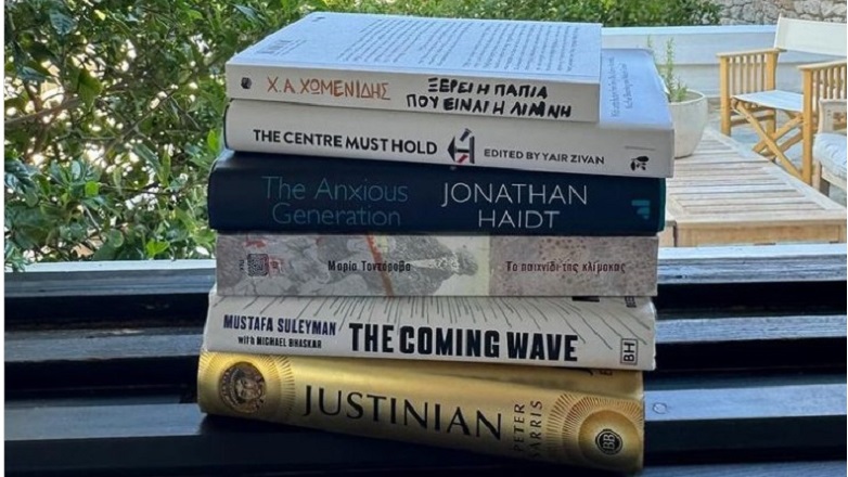 Τα βιβλία που πήρε ο Κυριάκος Μητσοτάκης στις διακοπές του