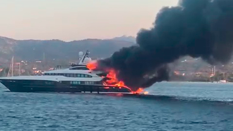 Εντυπωσιακό βίντεο από φωτιά σε σούπερ – γιοτ