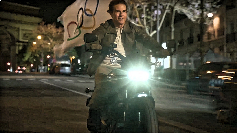 O Tom Cruise με LiveWire S2 στο Παρίσι …αλλά χωρίς κράνος!