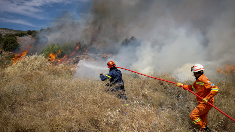Προσήχθησαν δύο ανήλικοι και οι γονείς τους για την πυρκαγιά στη Γλυφάδα