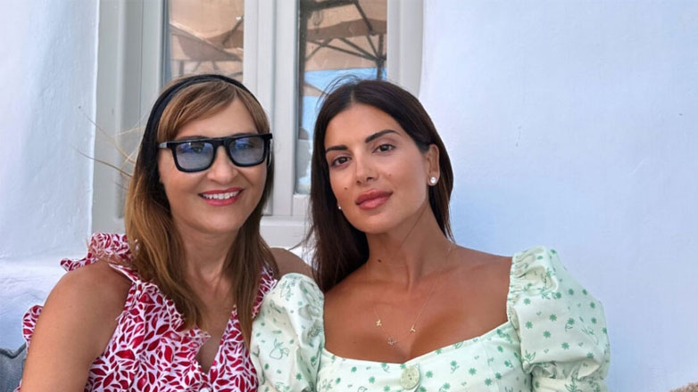 Σταματίνα Τσιμτσιλή: Η πρωινή συνάντηση με τη Μάρα Ζαχαρέα στην Πάρο