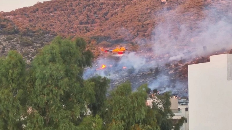 Εμπρησμός η φωτιά στην Άνω Γλυφάδα – Συνελήφθησαν δύο νεαροί