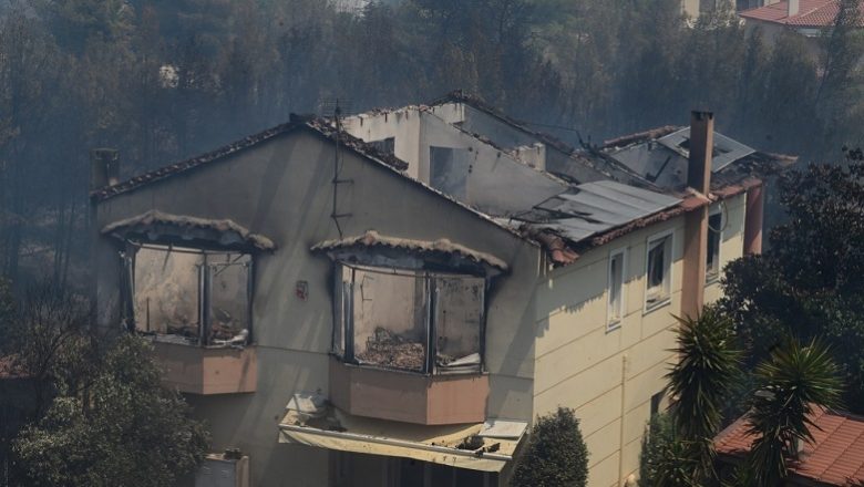 Αυτοψία στις πυρόκληκτες περιοχές της Αττικής: 104 σπίτια κρίθηκαν ακατάλληλα Αυτοψία στις πυρόκληκτες περιοχές της Αττικής: 104 σπίτια κρίθηκαν ακατάλληλα
