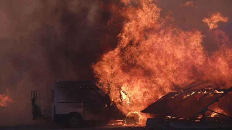 Η έναρξη της φωτιάς στην Αττική: Οι εικόνες από drone της Πυροσβεστικής