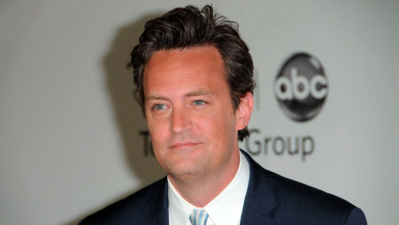 Πέντε άτομα κατηγορούνται για τον θάνατο του Μάθιου Πέρι από «Τα Φιλαράκια»