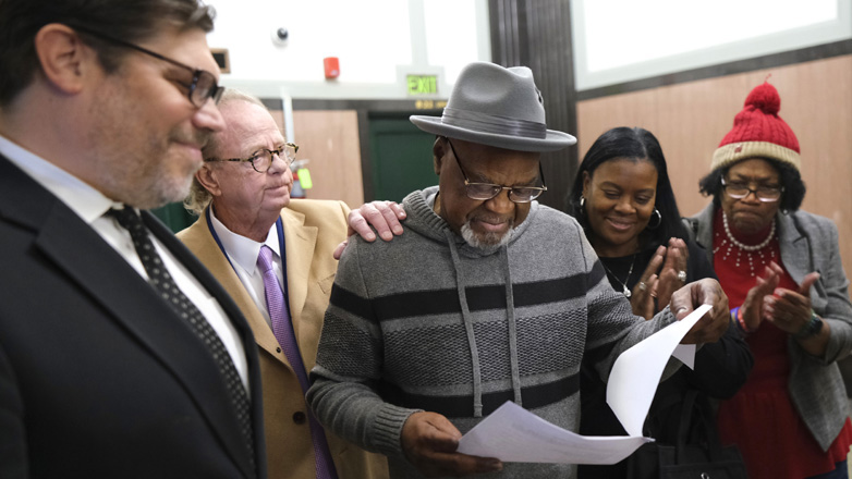 ΗΠΑ: Αθώος Αφροαμερικανός που πέρασε 48 χρόνια στη φυλακή θα λάβει αποζημίωση 7 εκατ. δολαρίων