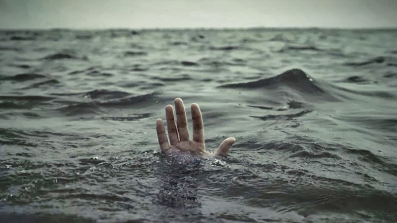 Πνίγηκε μπροστά στα μάτια της γυναίκας του