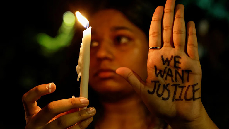 Ινδία: Χιλιάδες διαδηλωτές στους δρόμους μετά τον βιασμό και τη δολοφονία νοσηλεύτριας