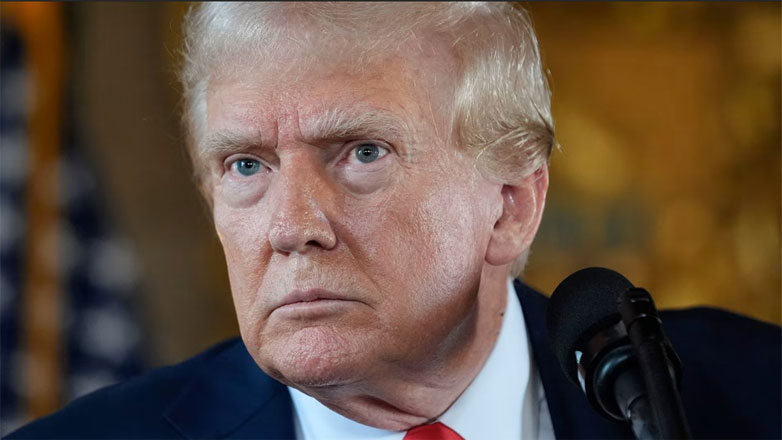 O Ντόναλντ Τραμπ δυσκολεύεται απέναντι στην Κάμαλα Χάρις