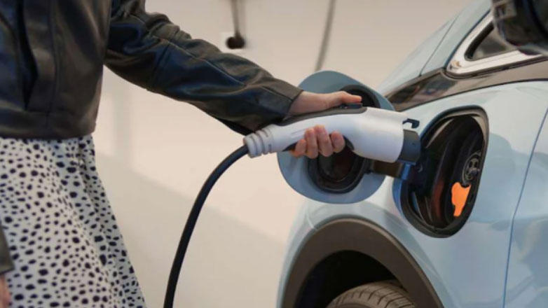 Έρευνα: 5 φορές πιο ρυπογόνα τα υβριδικά από τα αμιγώς ηλεκτρικά