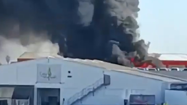 Δεκάδες αυτοκίνητα καταστράφηκαν από πυρκαγιά σε πάρκινγκ κοντά στο διεθνές αεροδρόμιο της Λισαβόνας