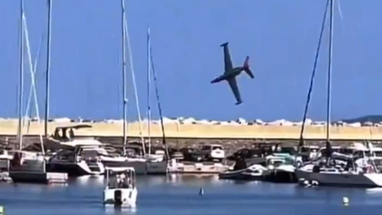 Γαλλία: Ένας νεκρός από τη συντριβή παλαιού εκπαιδευτικού αεροσκάφους κατά τη διάρκεια επίδειξης