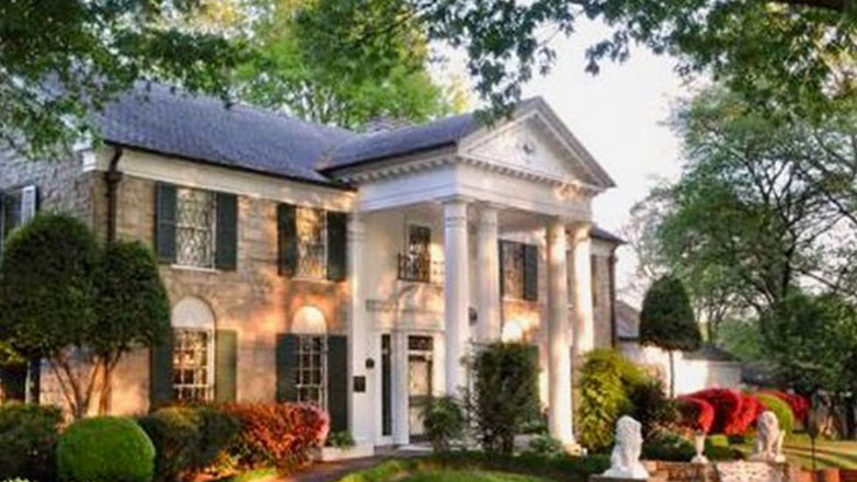 Συνελήφθη γυναίκα που κατηγορείται ότι προσπάθησε να καταχραστεί το σπίτι-μουσείο του Έλβις Πρίσλεϊ