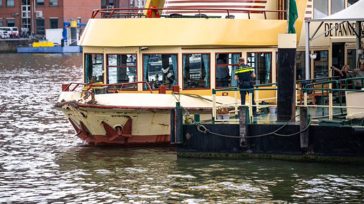 Ολλανδία: Πλωτή κρεπερί προσέκρουσε σε προκυμαία – 14 τραυματίες